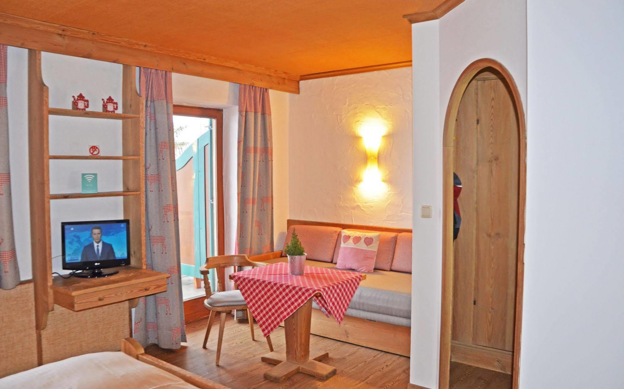 Dreimaederlhaus - Das Vegetarische Boutique Hotel Фюссен Екстер'єр фото